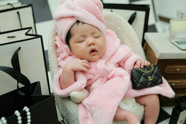 Chic Wedding Fashion: Discover the Trendsetting Attire UK Couples Adore!